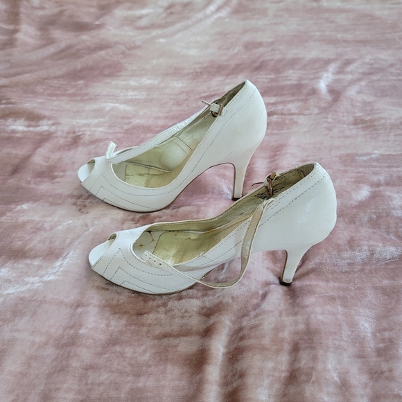 Heals - Picture 4 of 4